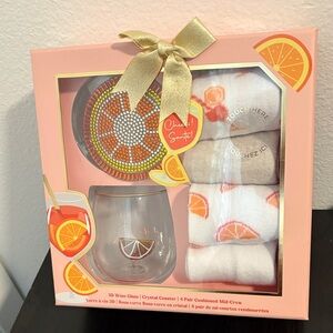 NIB SPRITZ Kit With Crystal Coaster 3D Wine Glass & 4 Mid Socks